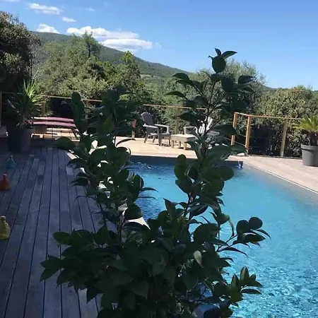 Moderne Avec Piscine Apartmán *