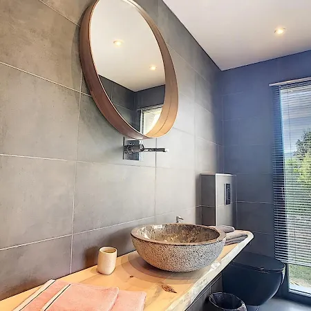 Moderne Avec Piscine Apartmán