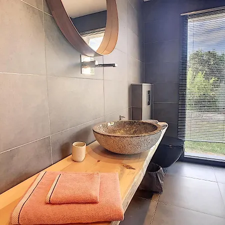 Moderne Avec Piscine Apartmán *