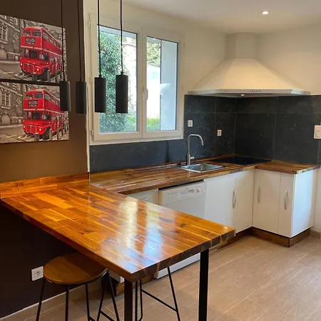 Moderne Avec Piscine Apartmán *