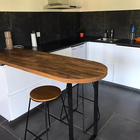 Moderne Avec Piscine Apartmán *