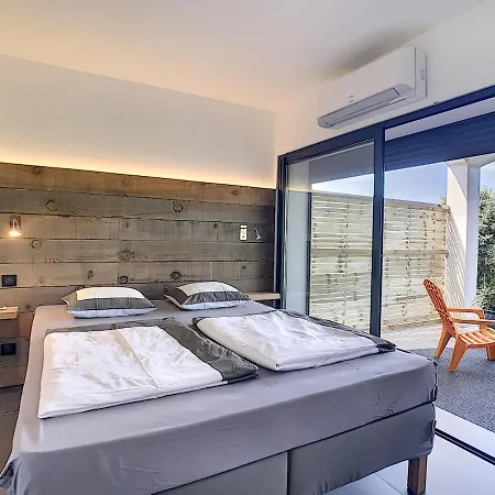 Moderne Avec Piscine Apartment